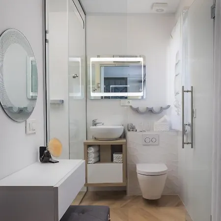 Scorpaena With Shared Pool Appartement Zadar