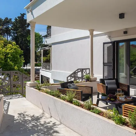 Scorpaena With Shared Pool Appartement