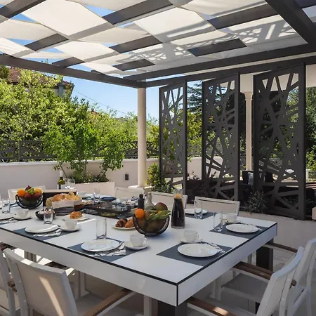 Scorpaena With Shared Pool Appartement Zadar