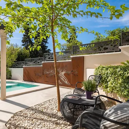 Scorpaena With Shared Pool Appartement