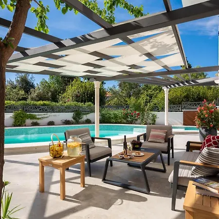 Scorpaena With Shared Pool Appartement *