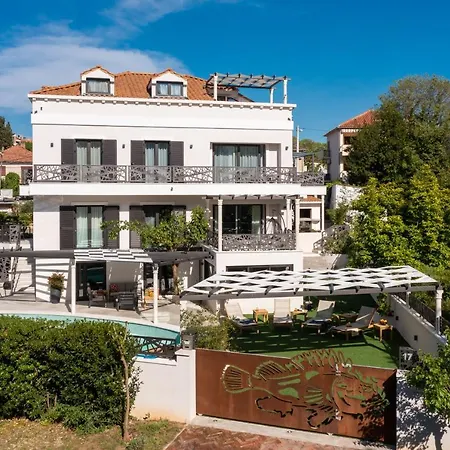 Scorpaena With Shared Pool Appartement Zadar