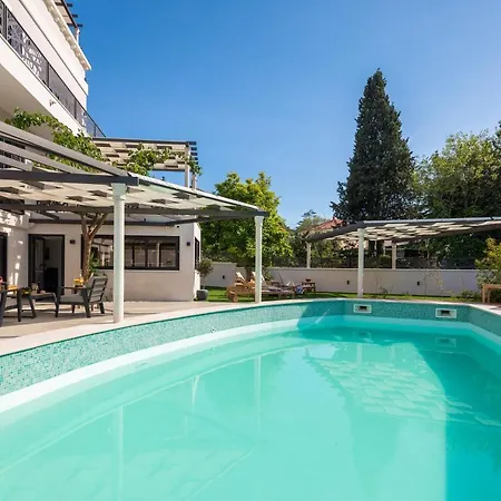 Scorpaena With Shared Pool *