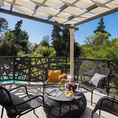 Scorpaena With Shared Pool Daire